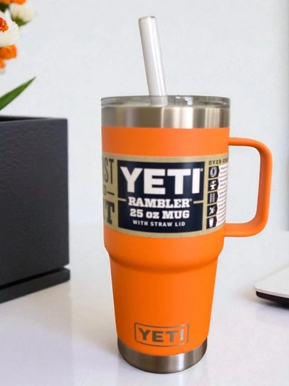 New YETI RAMBLER Mug with Straw Lid 25oz King Crab Orange Cup with Handle